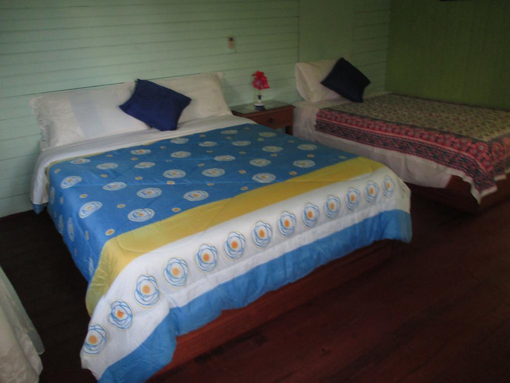 פרובידנסייה Hotel Flemming Tree מראה חיצוני תמונה