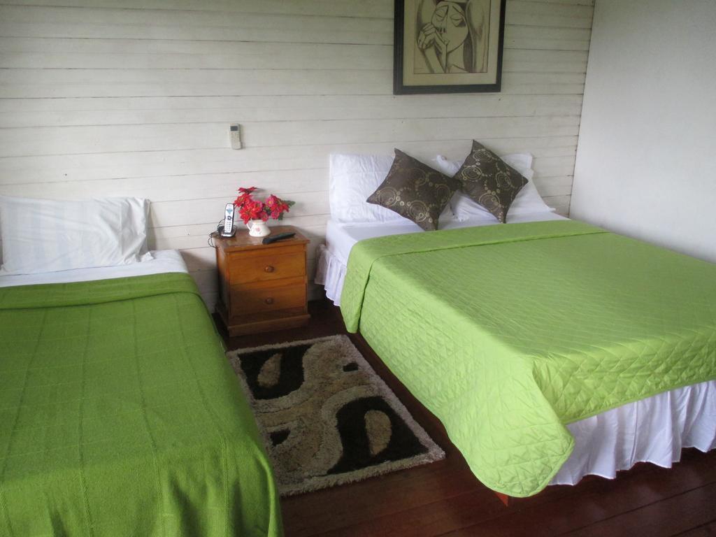 פרובידנסייה Hotel Flemming Tree מראה חיצוני תמונה