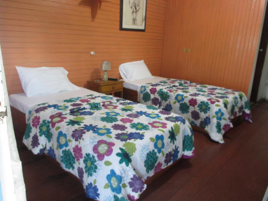 פרובידנסייה Hotel Flemming Tree מראה חיצוני תמונה