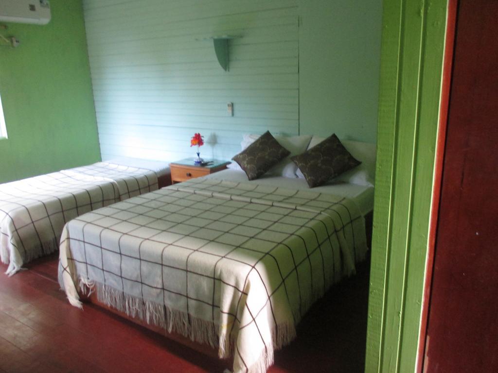 פרובידנסייה Hotel Flemming Tree מראה חיצוני תמונה
